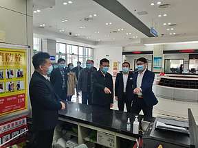 省发展改革委调研政务服务窗口