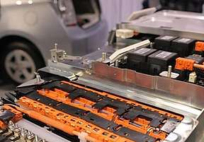 印裔美国科学家研发新型电池 有望将电动汽车续航提高一倍